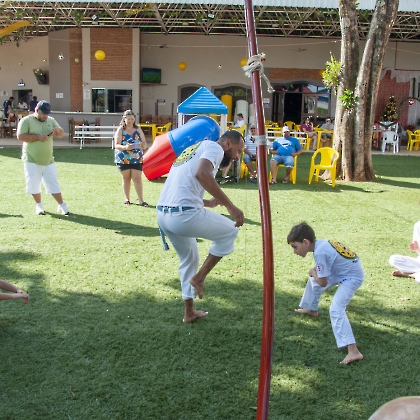26.11.2022 - APRESENTAÇÃO DE CAPOEIRA E TROCA DE CORDAS DOS ALUNOS DO C.C.E-16