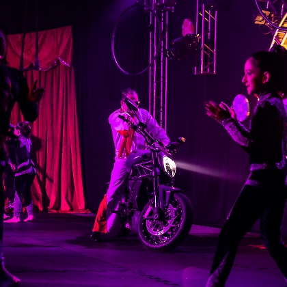 31.05.2025 - VIVA LAS VEGAS - APRESENTAÇÃO DO CURSO DE CIRCO EMPYREO-174